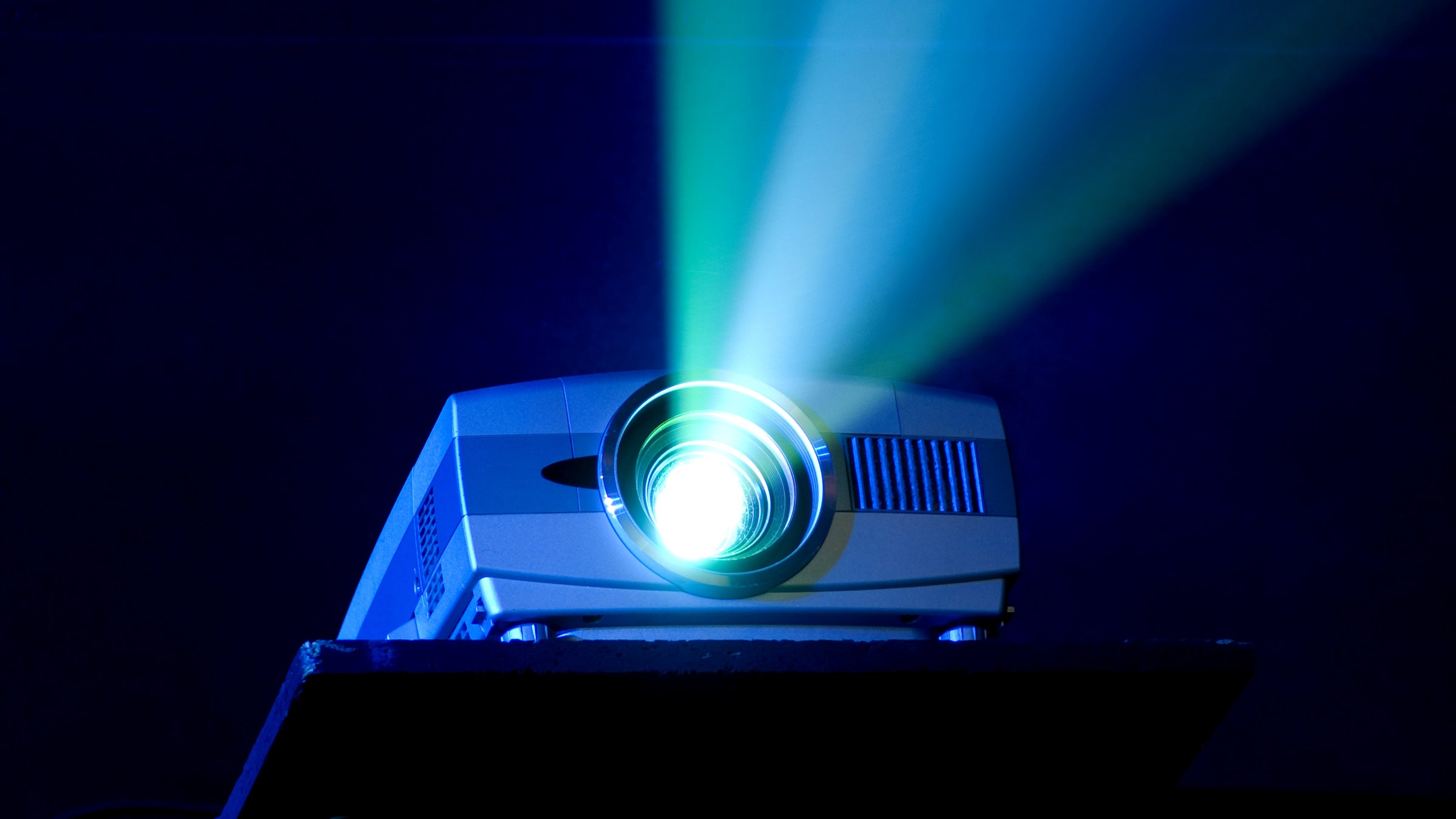 How Does a Projector Lamp Work?